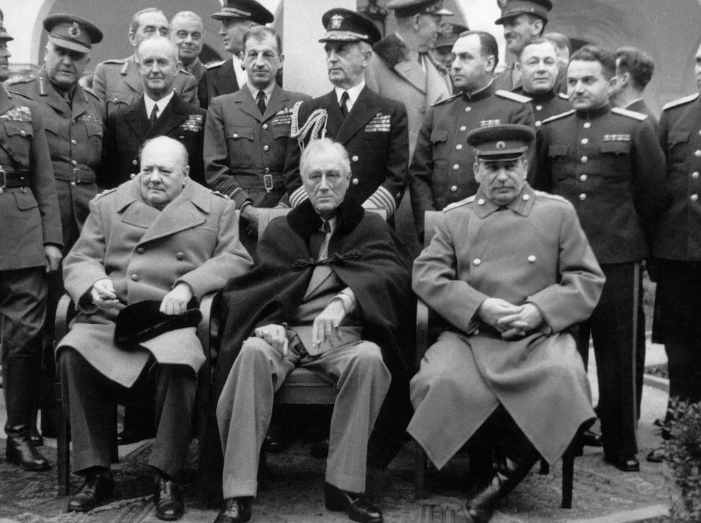 Февраль 1945 г. Ялта «Большая тройка»: У. Черчилль,Ф.Д. Рузвельт, И. В. Сталин