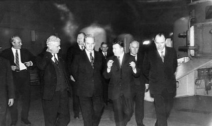 А.Н. Косыгин с министрами П.С. Непорожним и П.Ф. Ломако в машинном зале Вилюйской ГЭС