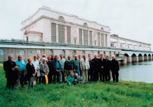 Делегация Совета ветеранов энергетиков и участников ВОВ на Угличской ГЭС (2004 г.)