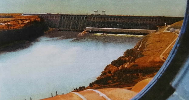 Братская ГЭС. Вид гидроузла с нижнего бьефа