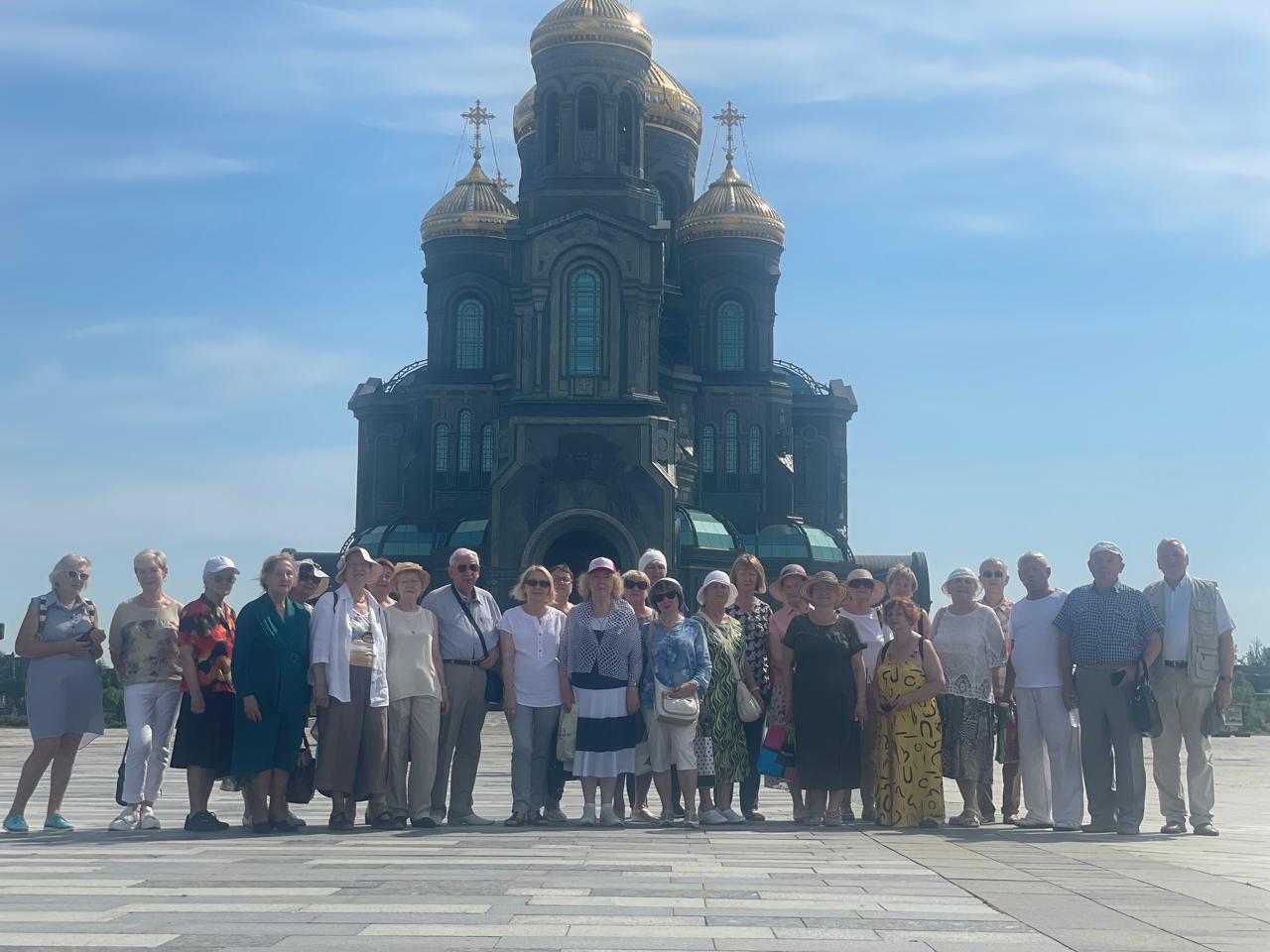 Выезд ветеранов на экскурсию в Парк Патриот