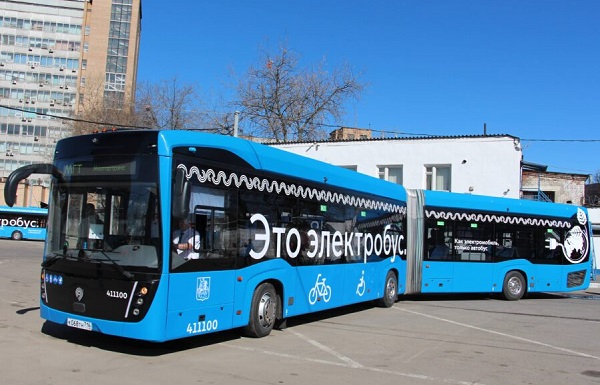 В Москве тестирую электробус-гармошку «КАМАЗ»