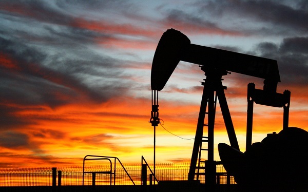 Нефть завершает ростом пятый месяц подряд