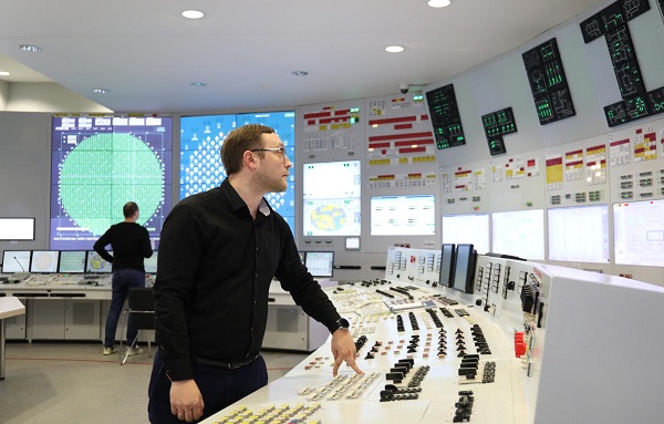 На Смоленской АЭС введен в работу новый тренажер блочного щита управления энергоблока №2