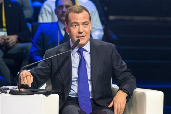 Дмитрий Медведев: «Низкоквалифицированным трудом должны заниматься роботы»