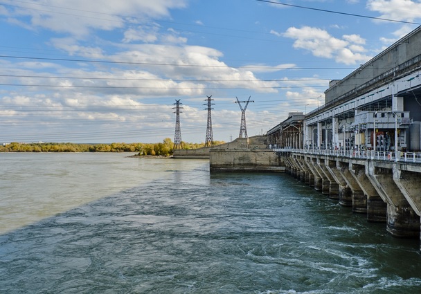 Новосибирская ГЭС обеспечивает надежную работу в навигационный период