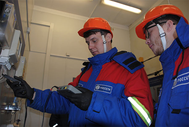 В день охраны труда энергетики «Оренбургэнерго» провели практические занятия на учебном стенде