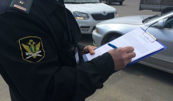 В Приморье разыскивают более 800 автомобилей должников за тепло и свет
