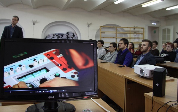 Около 1,5 тыс. студентов из 20 регионов РФ стали слушателями первого этапа информационного курса по цифровой трансформации «Россети»