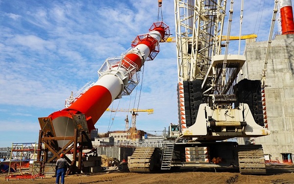 «Росатом» смонтировал на Курской АЭС-2 сложную металлическую конструкцию