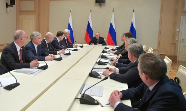 Президент России обсудил с членами правительства влияние распространения коронавируса 