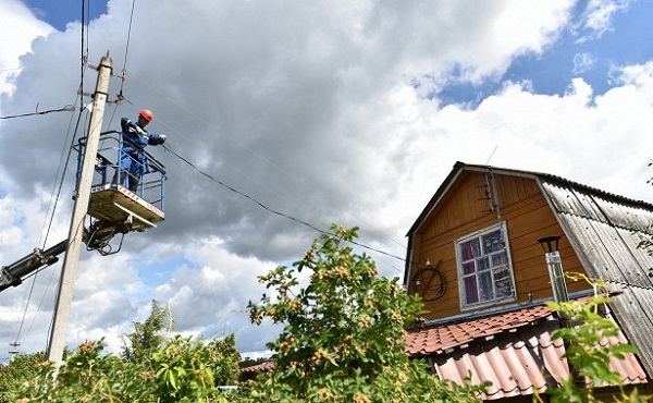Ярославские энергетики помогают садоводам