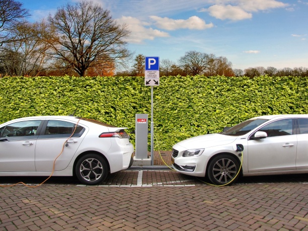 Углеродный след электромобилей в среднем в 1,6-1,7 раза меньше, чем у машин с ДВС 