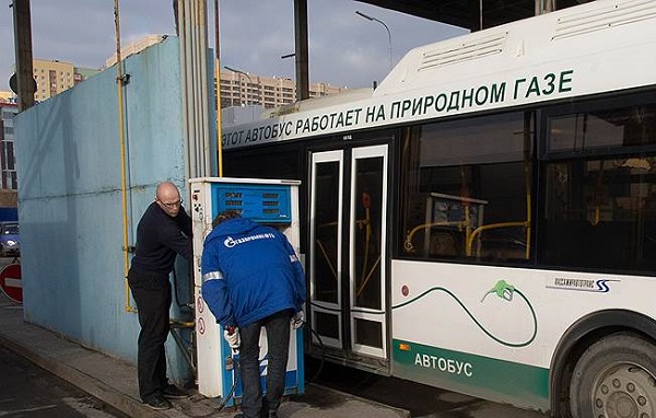 В Санкт-Петербурге второй и третий этап перехода транспорта на газомоторное топливо находятся в зоне риска