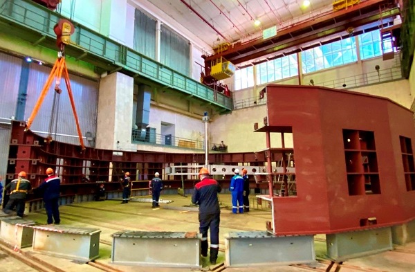 На Чебоксарской ГЭС началась сборка нового статора гидрогенератора №12