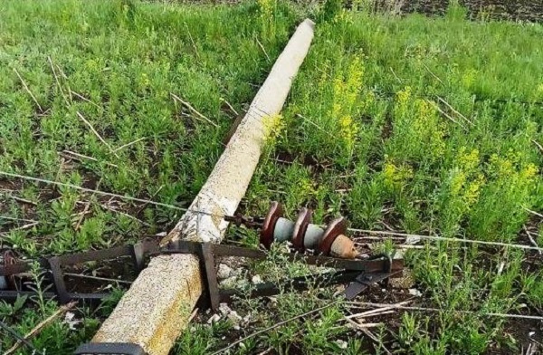 В Саратовской области трактор сбил опору ЛЭП
