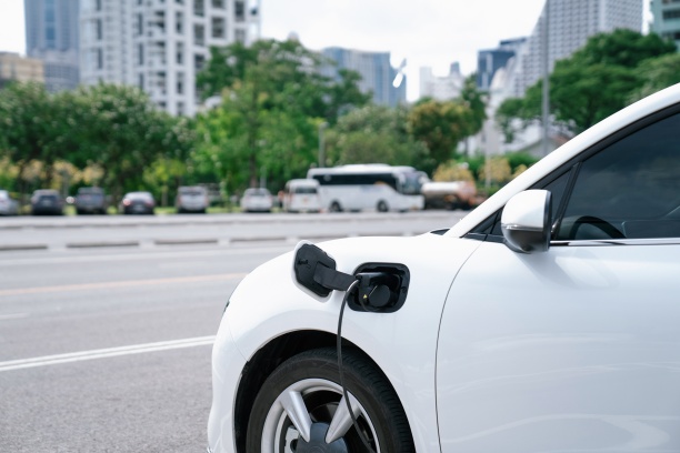 Япония снизит налоги для производителей электромобилей