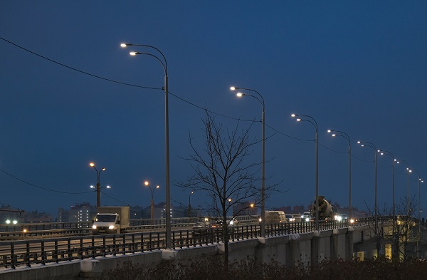Парнасский путепровод в Петербурге получил современное освещение