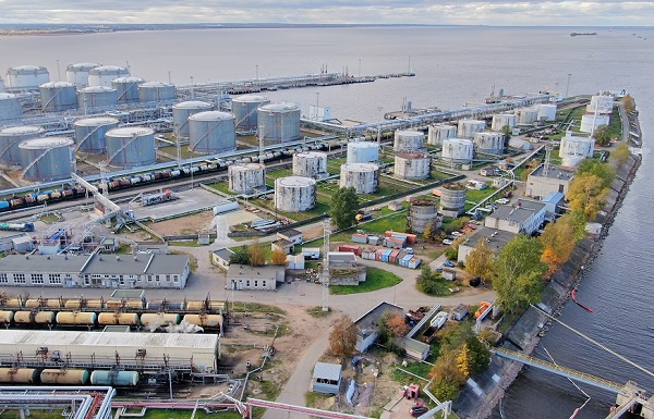 Перевалка наливных грузов в Большом порту Санкт-Петербурга сократилась на 5% 