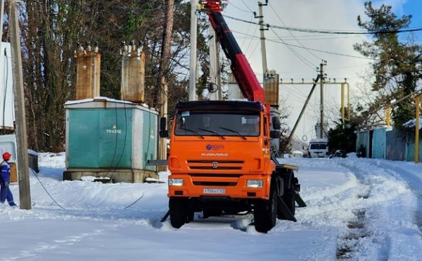 В Сочи продолжается ликвидация последствий мощного снегопада