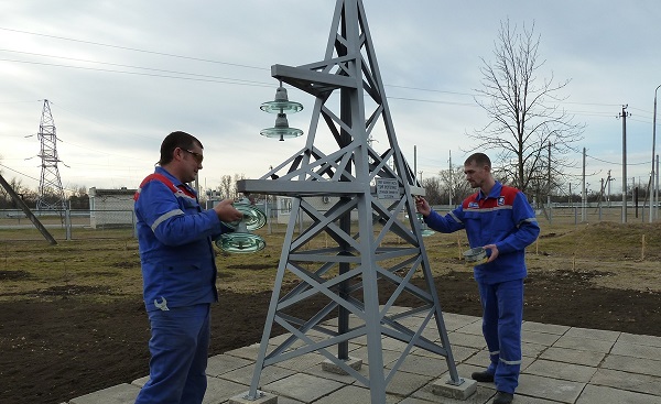 На Ставрополье в «Сквере энергетиков» установили арт-объект в виде опоры ЛЭП
