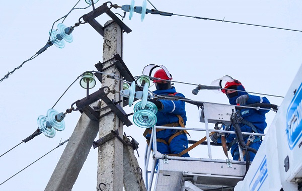 АО «РЭС» повысило надежность электроснабжения поселка Молот 