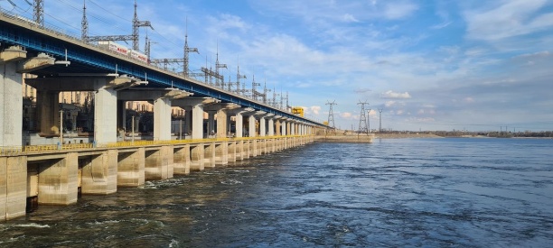 Волжская ГЭС начала работу в режиме специального сброса воды на Нижнюю Волгу