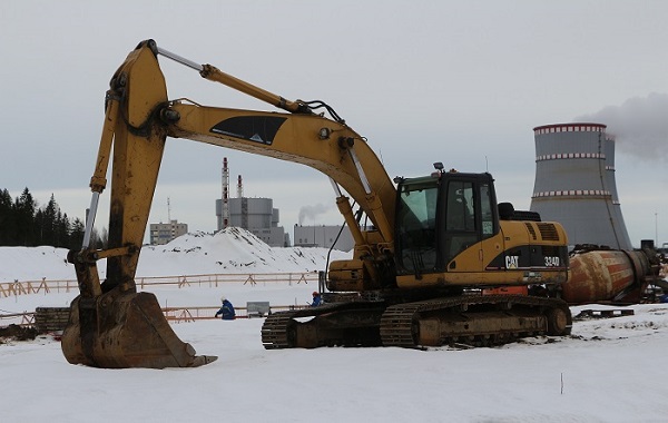На стройплощадке второй очереди Ленинградской АЭС началось сооружение нагорной канавы 
