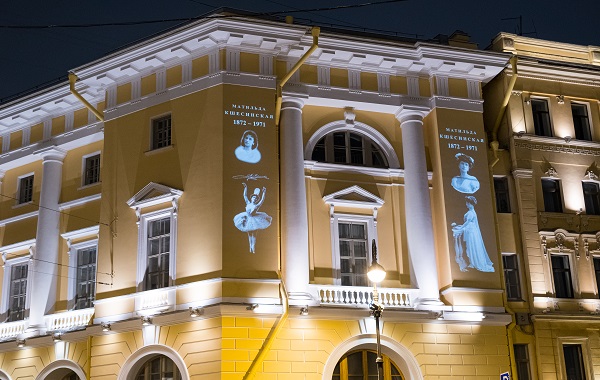 Новые световые проекции украсят фасады зданий Петербурга