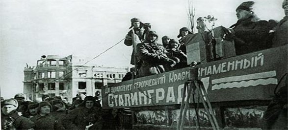 Митинг, посвящённый освобождению Сталинграда. Выступает генерал Чуйков В. И.