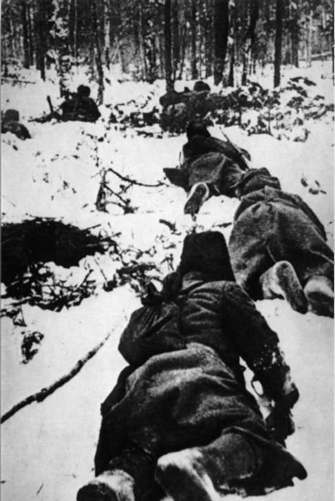 Воины выдвигаются на рубеж атаки (ноябрь 1942 г.)