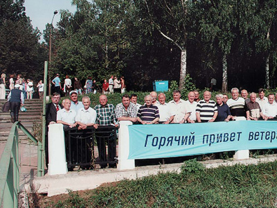 Энергетики Костромаэнерго приветствуют ветеранов энергетики и участников ВОВ
(лето 2004 г.)