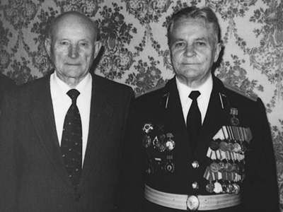 Чернобыльская АЭС, май 1998 г. А.И. Тарарин справа, слева М.Г. Саликов - участник ВОВ, инвалид Чернобыля, скончался в 2002 г.