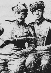 В.А. Чередков справа с другом Вален-тином Спеловым (1945 г.)